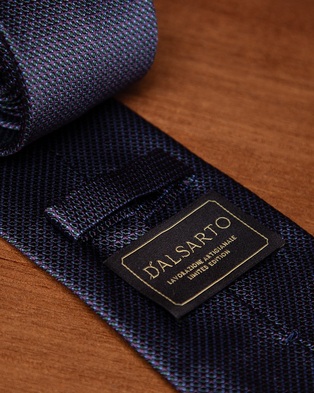 Cravatta Prugna con Micro-Jacquard Blu
