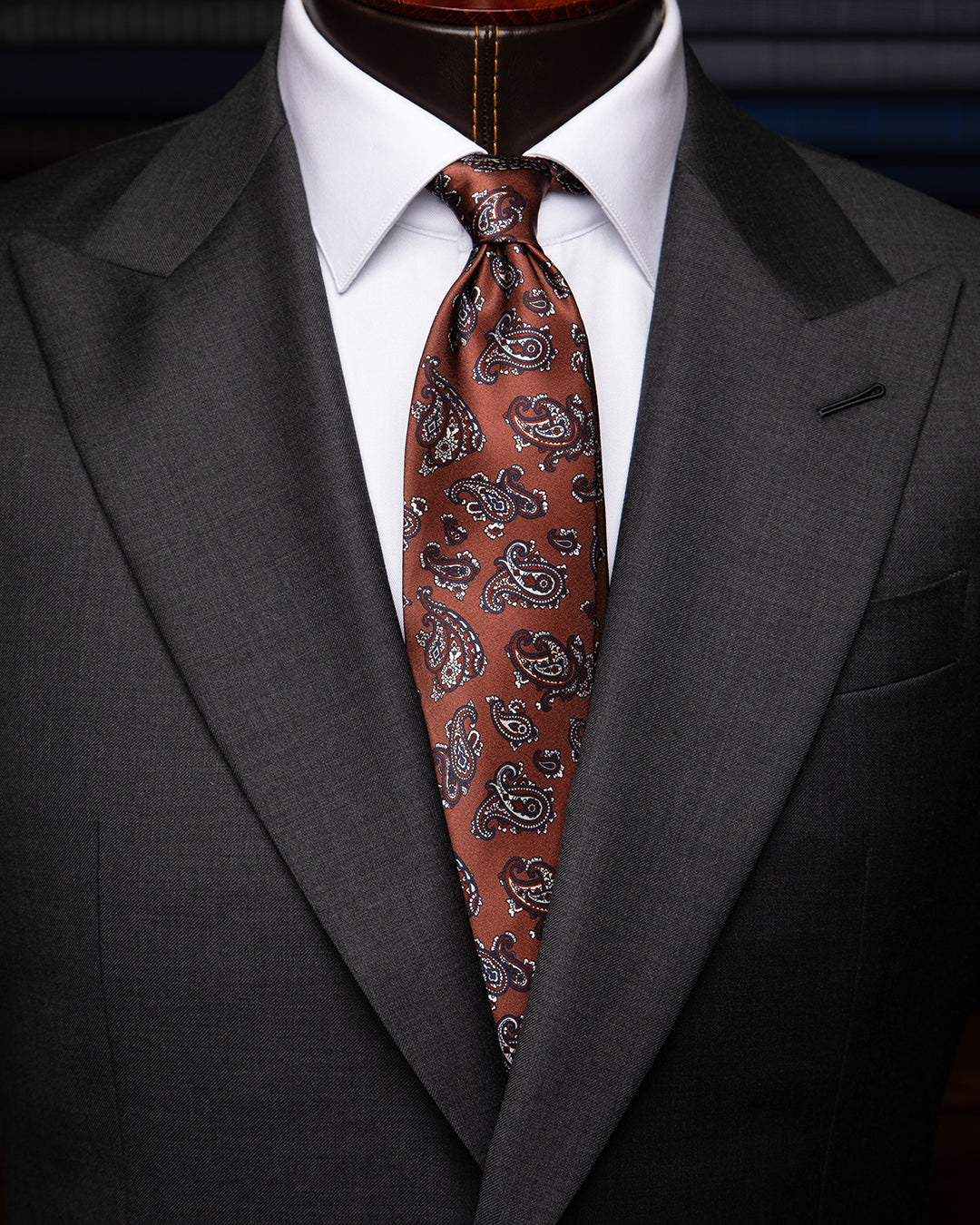 Cravatta Bronzo con Fantasia Paisley Blu e Rosso in Seta