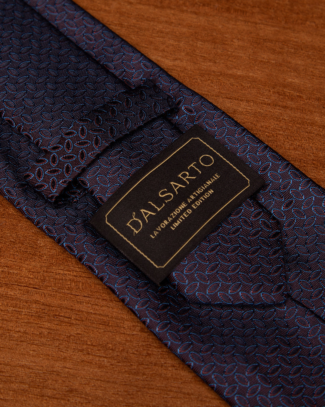 Cravatta Jacquard Bordeaux Con Motivo Ellittico Blu Cobalto