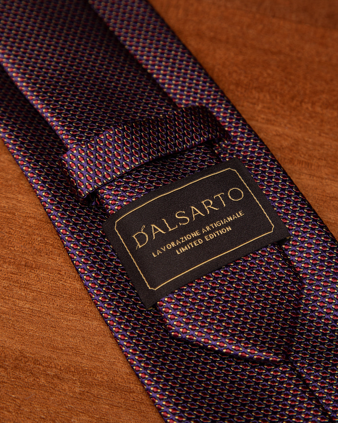 Cravatta Jacquard con Microtrama Blu Notte, Rosso Rubino, Giallo Oro