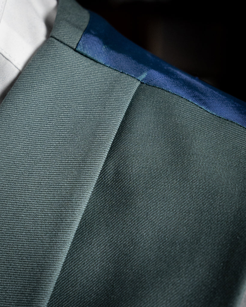 Abito Bernini Blu Dalsarto con Gilet Verde Salvia
