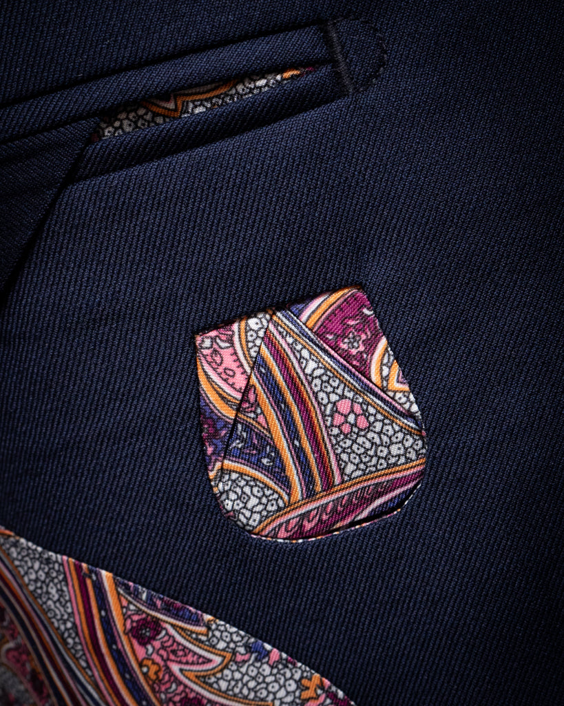 Abito Bernini Blu Scuro Fodera Fantasia: Eleganza Originale in Lana Quattro Stagioni.