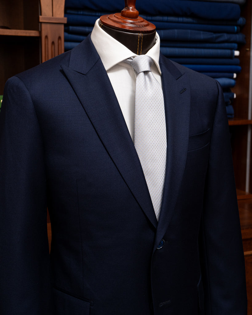 Abito Bernini Blu Scuro Fodera Fantasia: Eleganza Originale in Lana Quattro Stagioni.