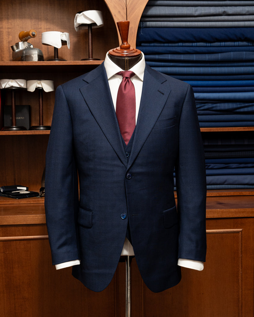 Abito Giotto Blu con Micro Quadri Rossi e Gilet