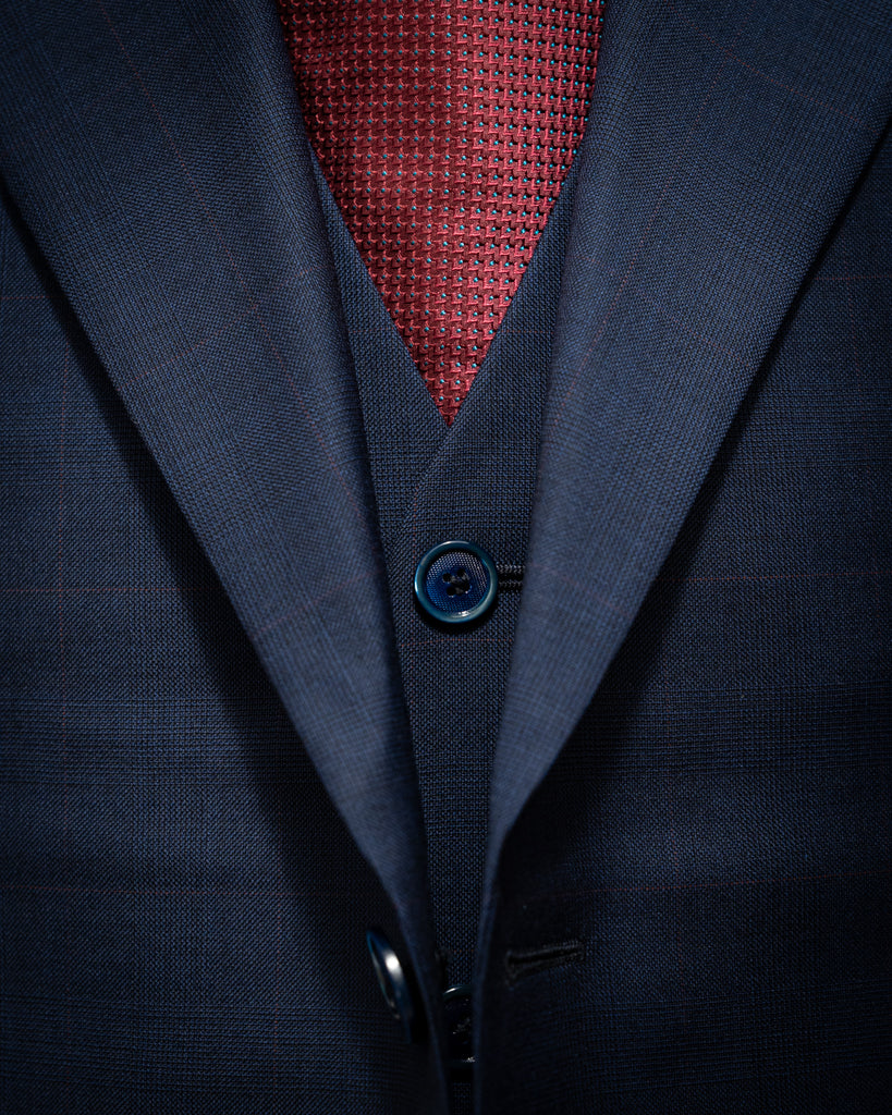 Abito Giotto Blu con Micro Quadri Rossi e Gilet