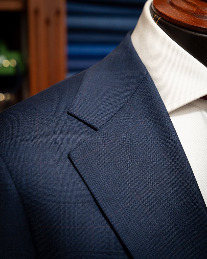 Abito Giotto Blu con Micro Quadri Rossi e Gilet