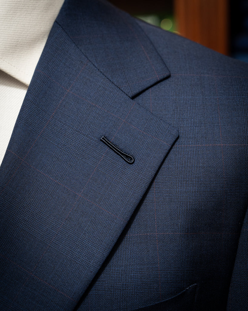 Abito Giotto Blu con Micro Quadri Rossi e Gilet