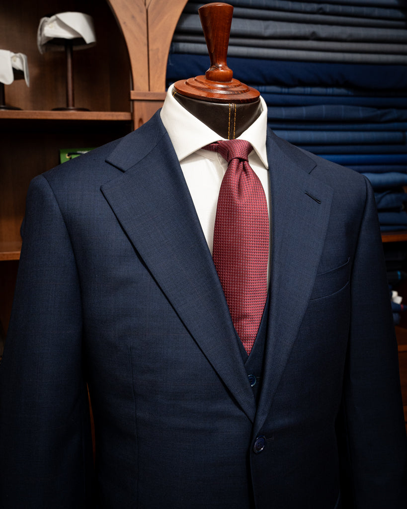 Abito Giotto Blu con Micro Quadri Rossi e Gilet