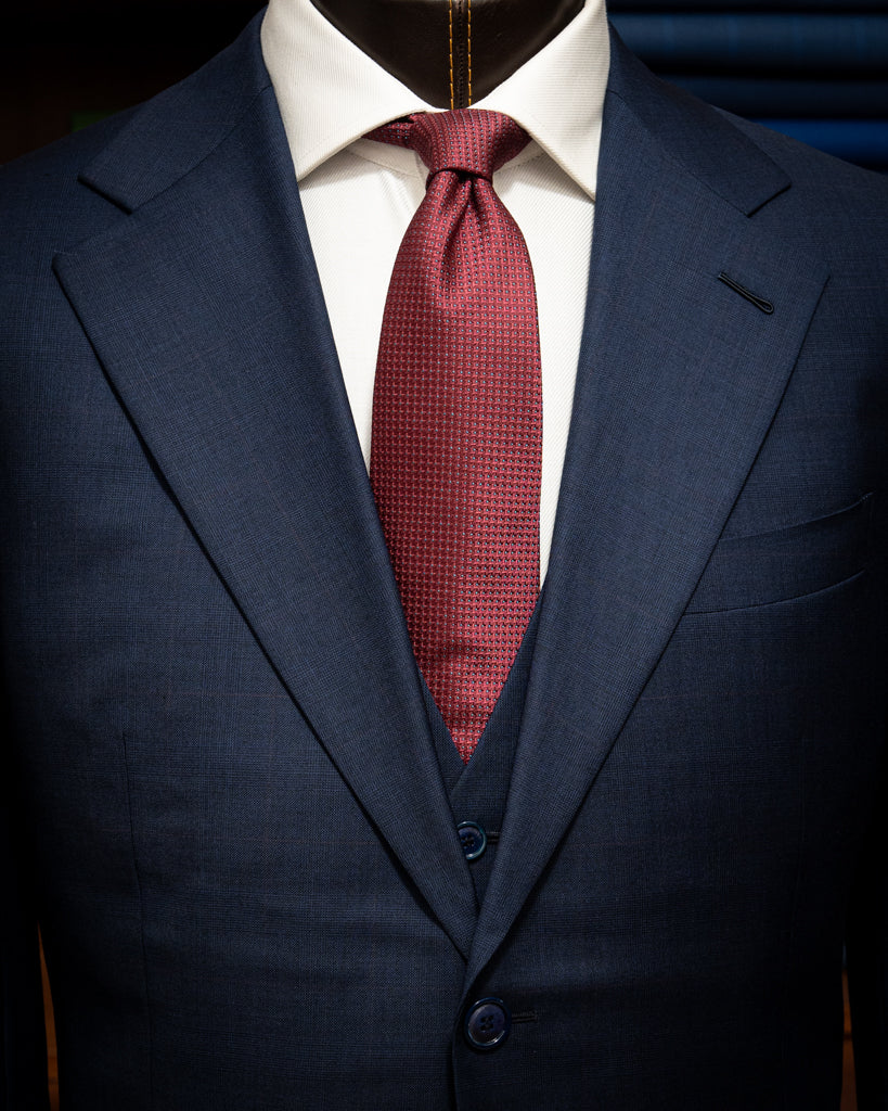 Abito Giotto Blu con Micro Quadri Rossi e Gilet