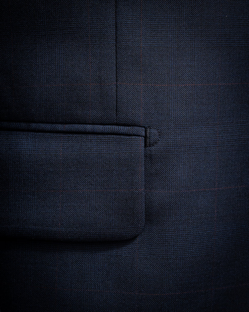 Abito Giotto Blu con Micro Quadri Rossi e Gilet