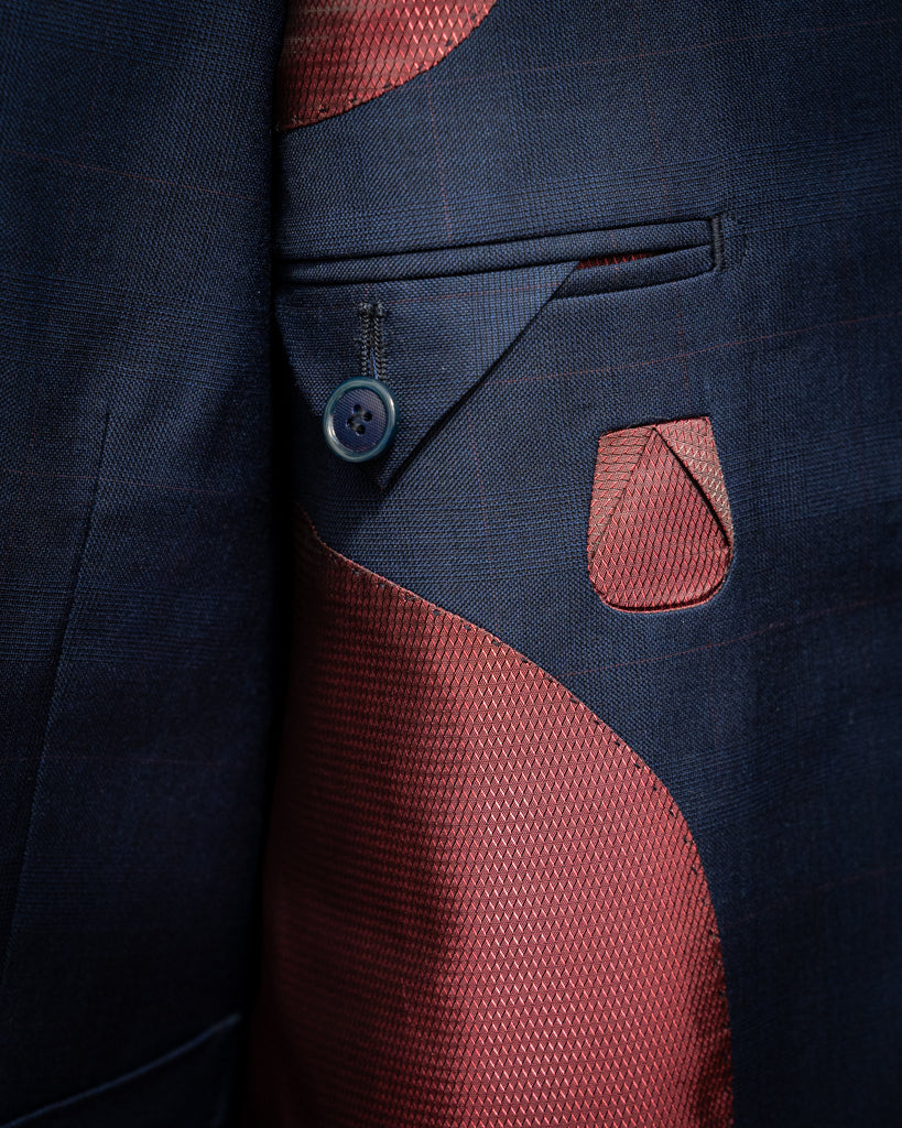 Abito Giotto Blu con Micro Quadri Rossi e Gilet
