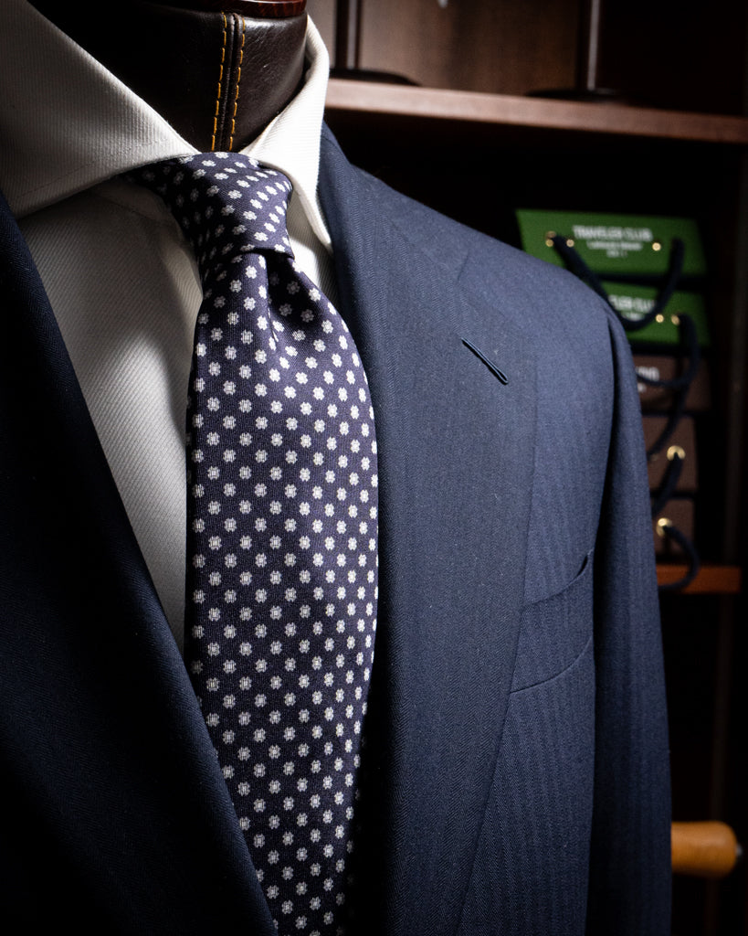 Cravatta Agostino Blu con Fiori Bianchi