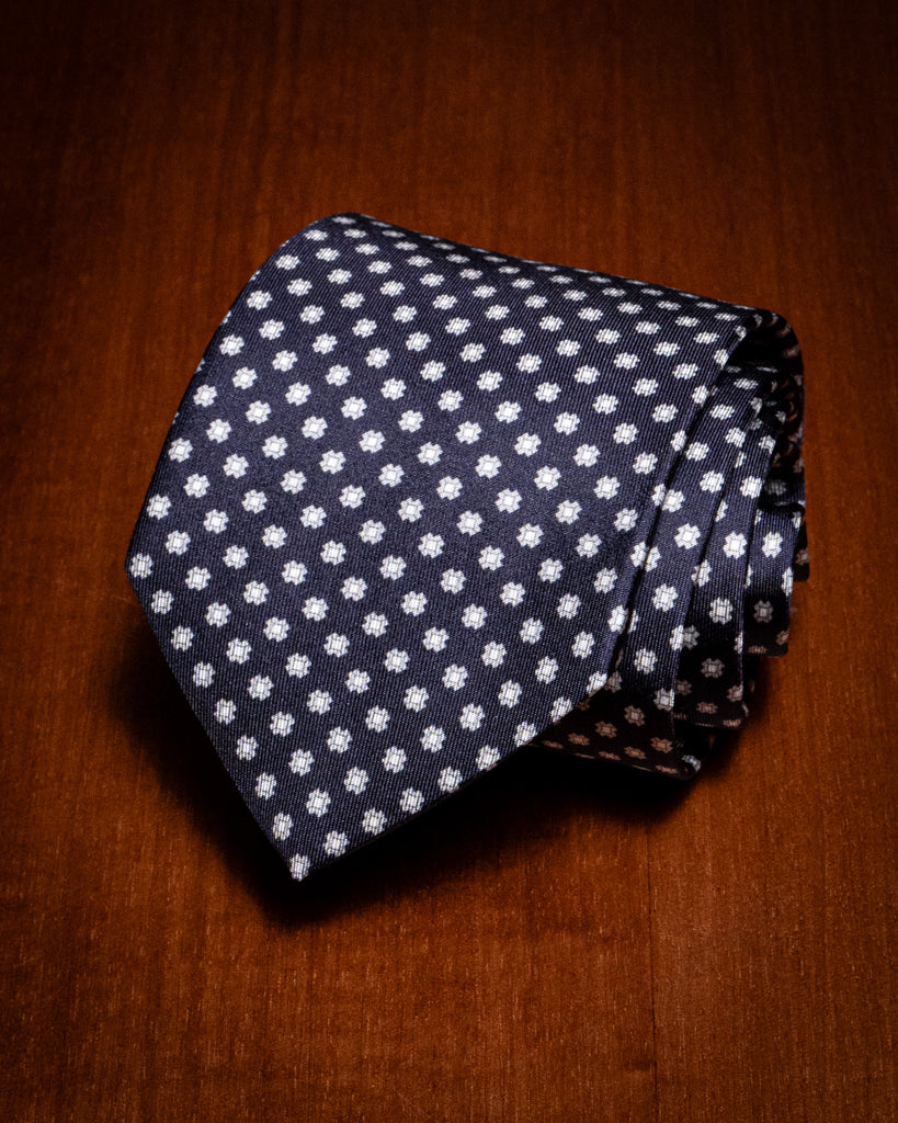 Cravatta Agostino Blu con Fiori Bianchi