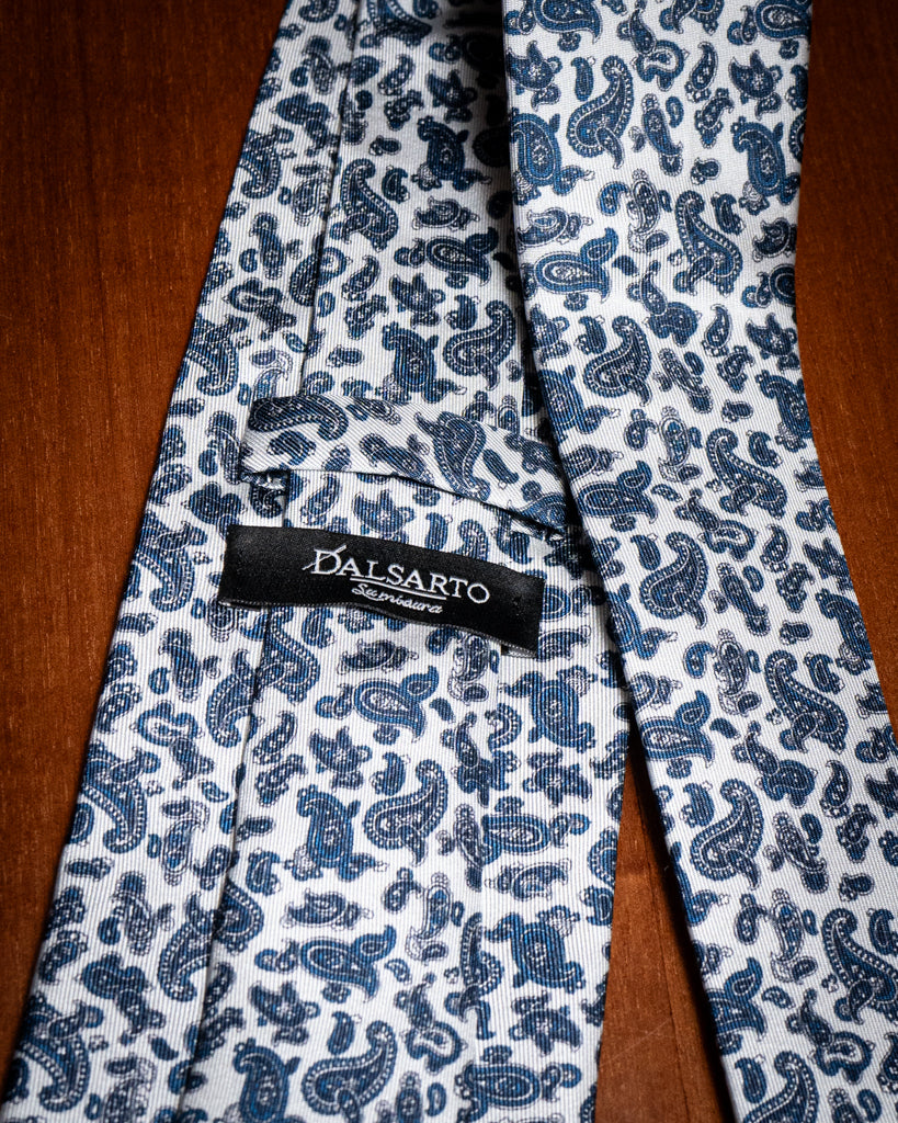 Cravatta Bianca con Disegni Blu