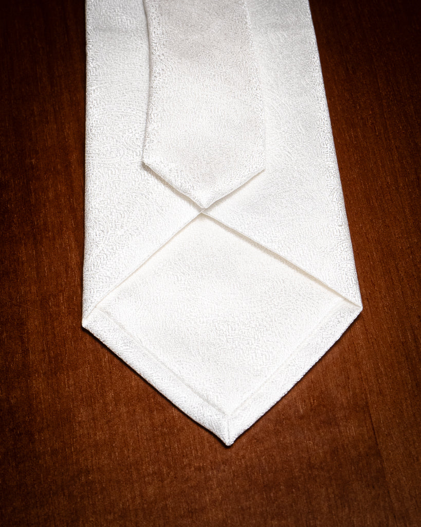 Cravatta Bianca con Fantasia in Rilievo