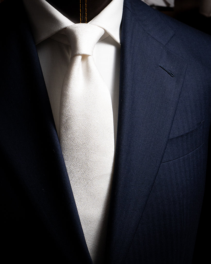 Cravatta Bianca con Fantasia in Rilievo