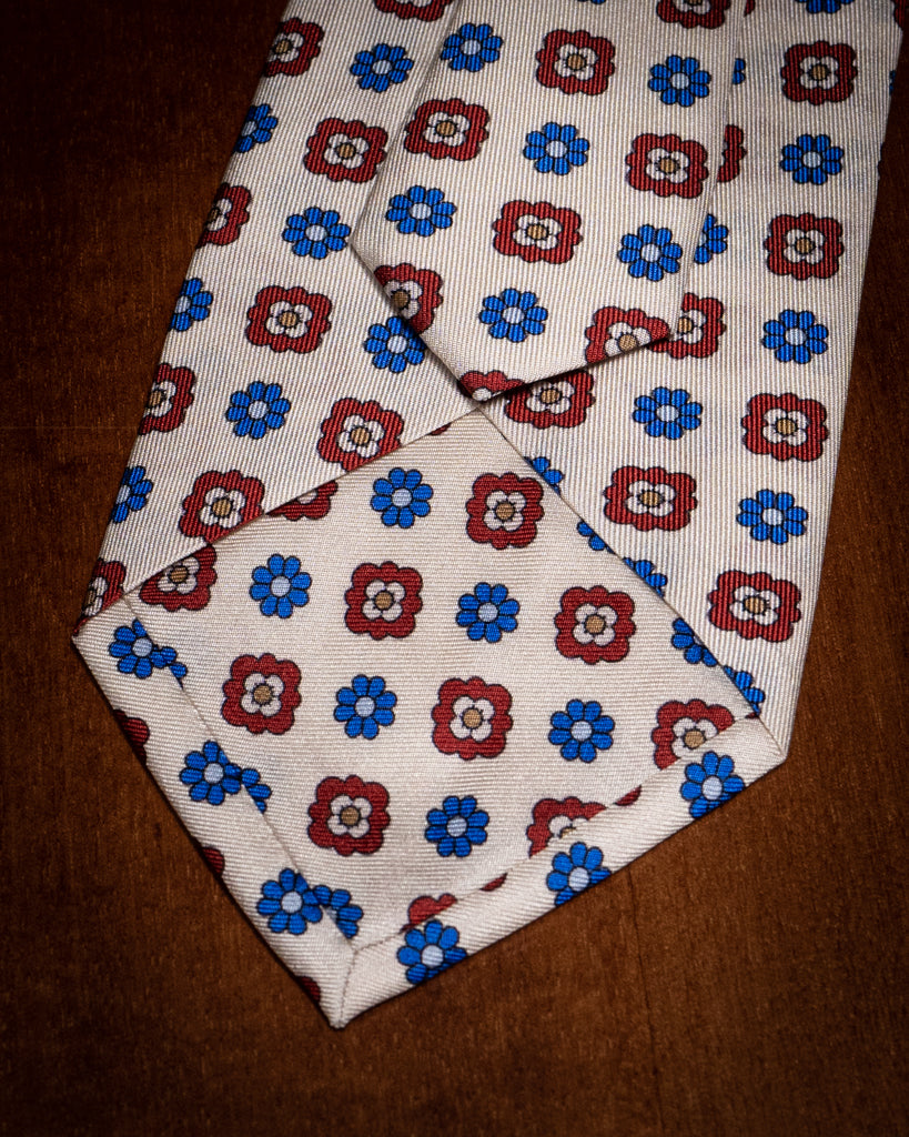 Cravatta Bianca con Fiori Azzurri e Rossi