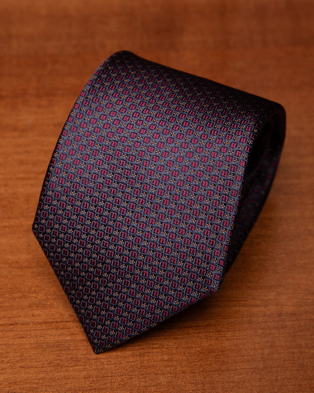 Cravatta Blu con Microfantasia a Quadratini Prugna