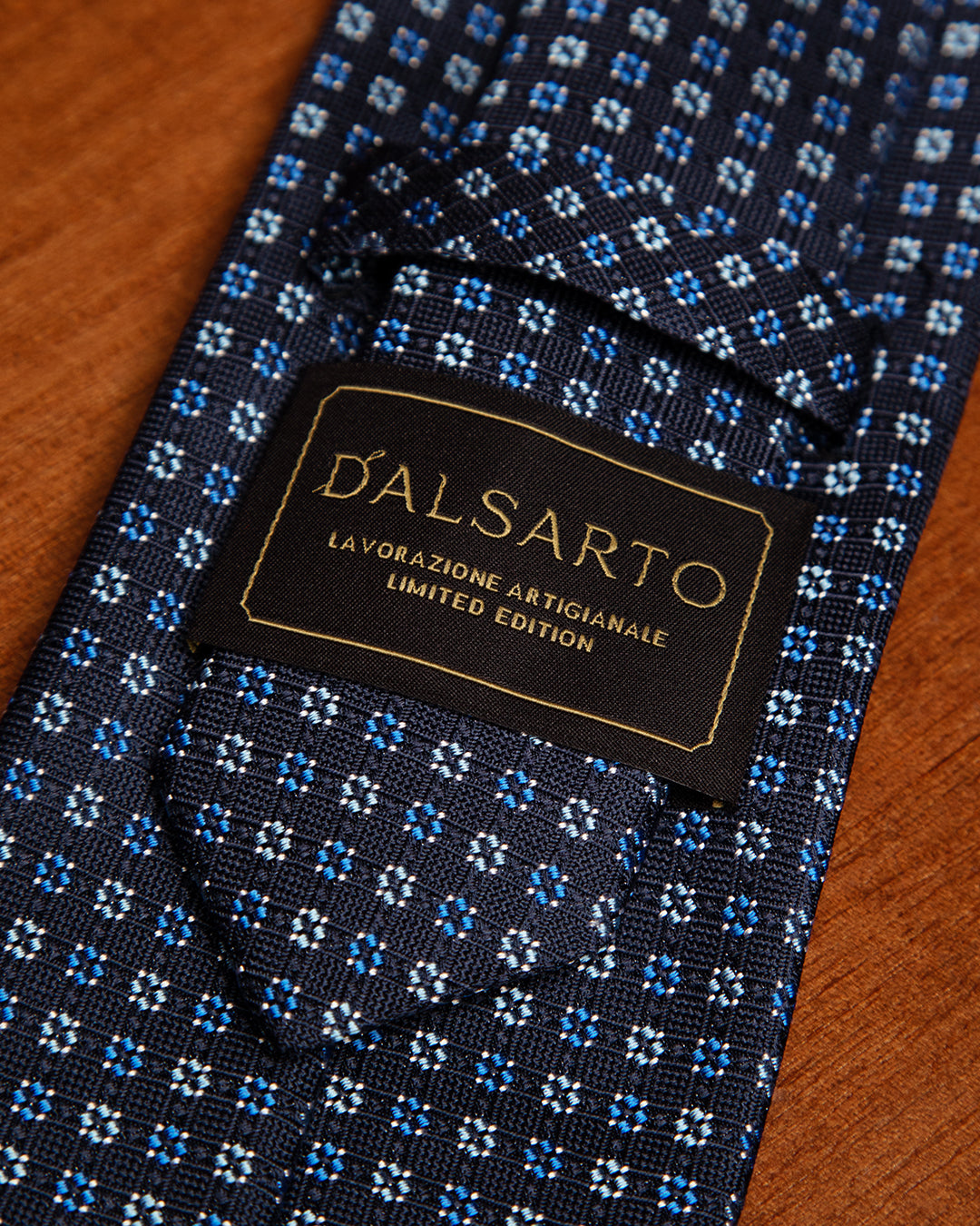 Cravatta Blu con Microquadri Azzurri