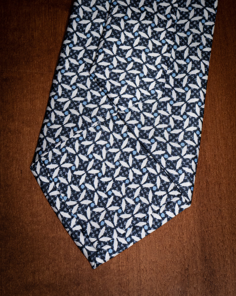 Cravatta Blu con Stampa Fantasia