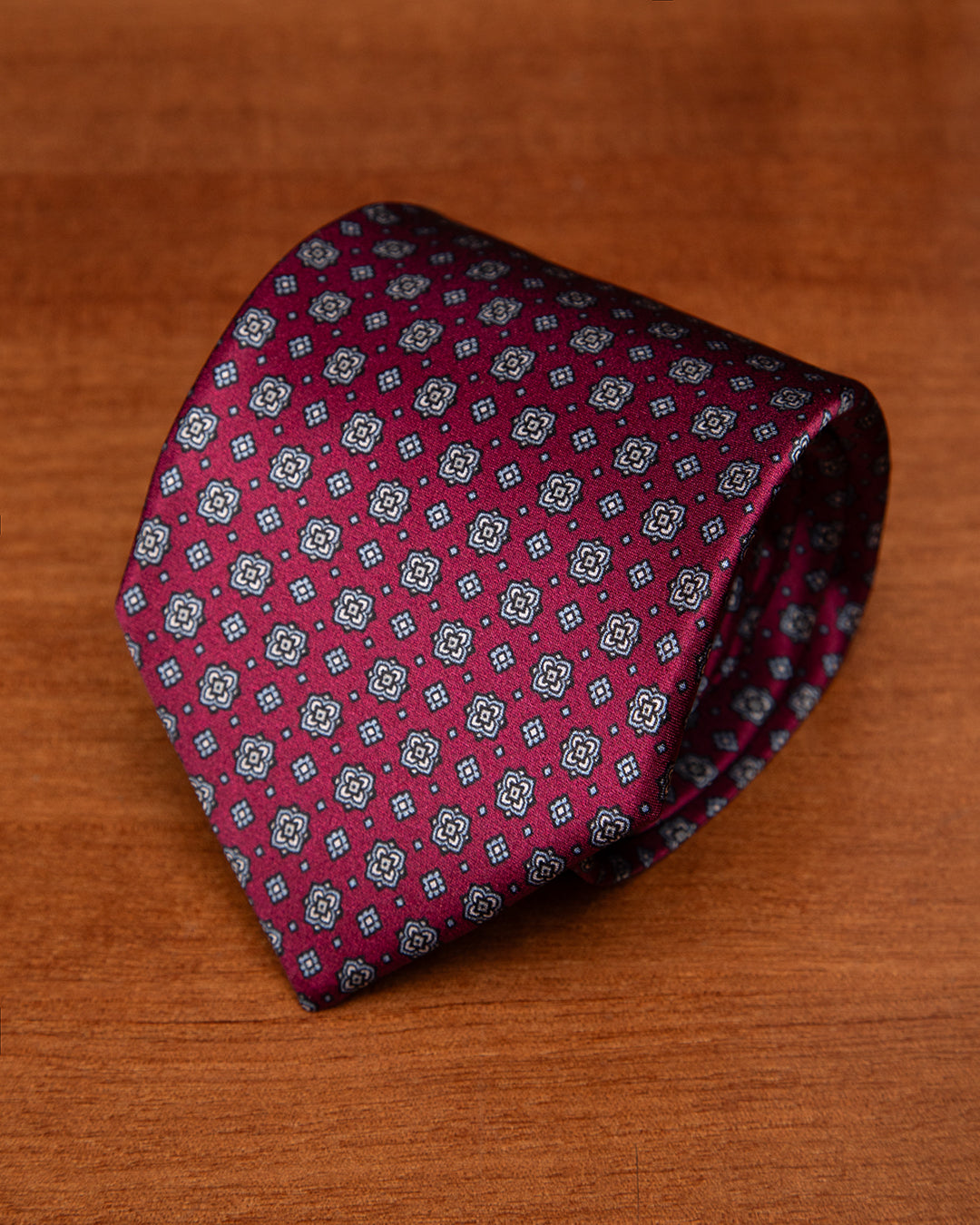 Cravatta Bordeaux con Motivo Floreale Grigio