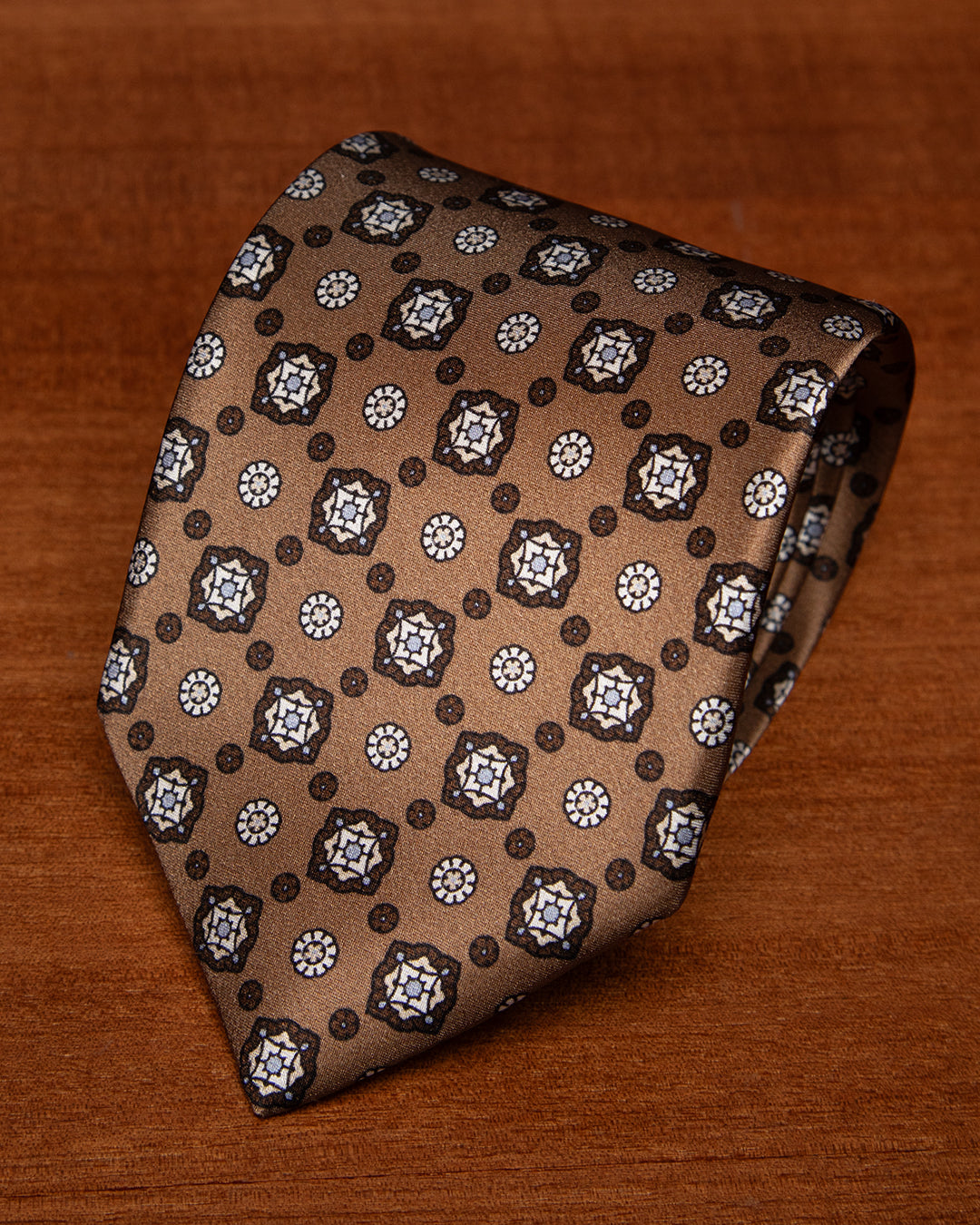 Cravatta Bronzo Fantasia Fiori Bianchi e Marroni