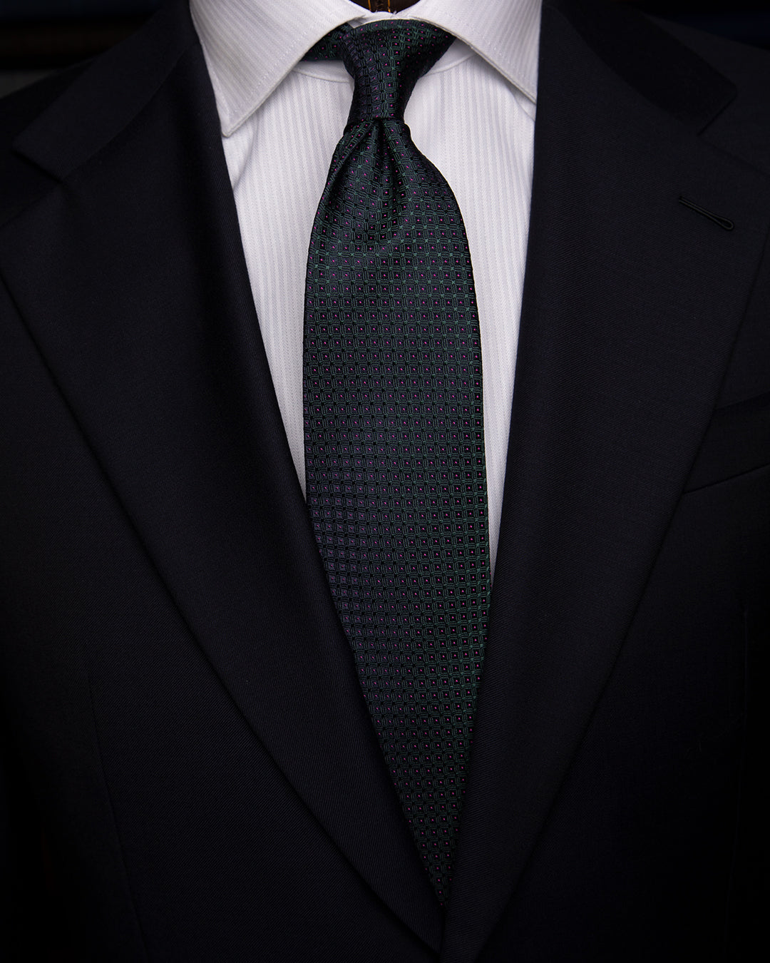 Cravatta Jacquard Blu Notte Con Griglia Verde Bosco E Puntini Magenta