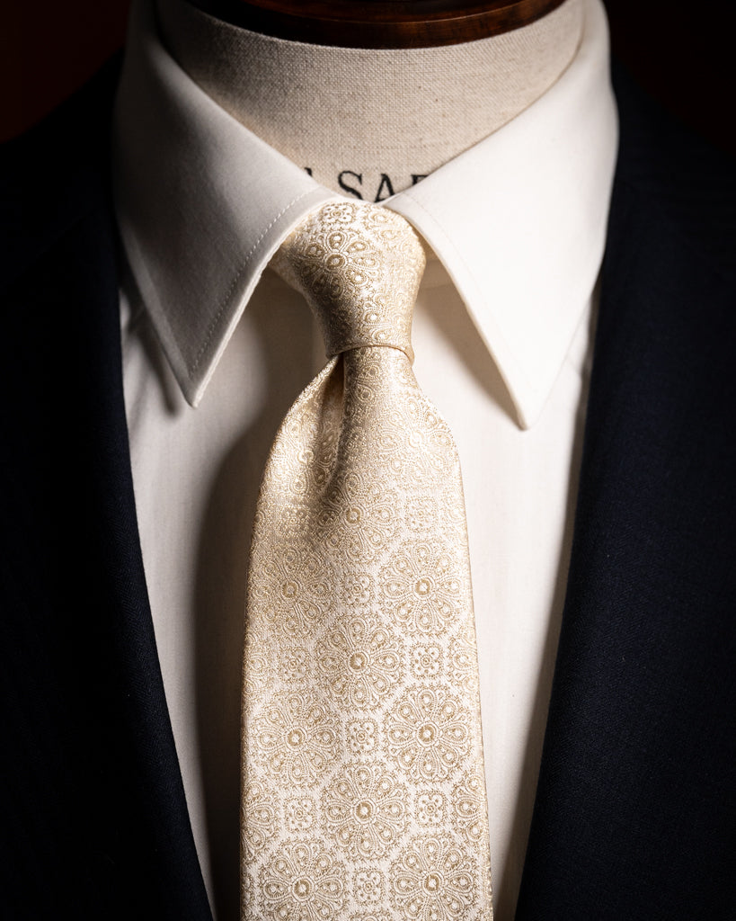Cravatta Jacquard Champagne con Motivo Floreale