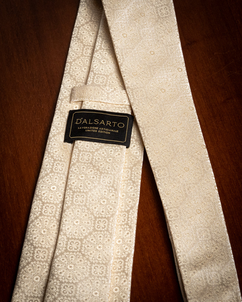 Cravatta Jacquard Champagne con Motivo Floreale