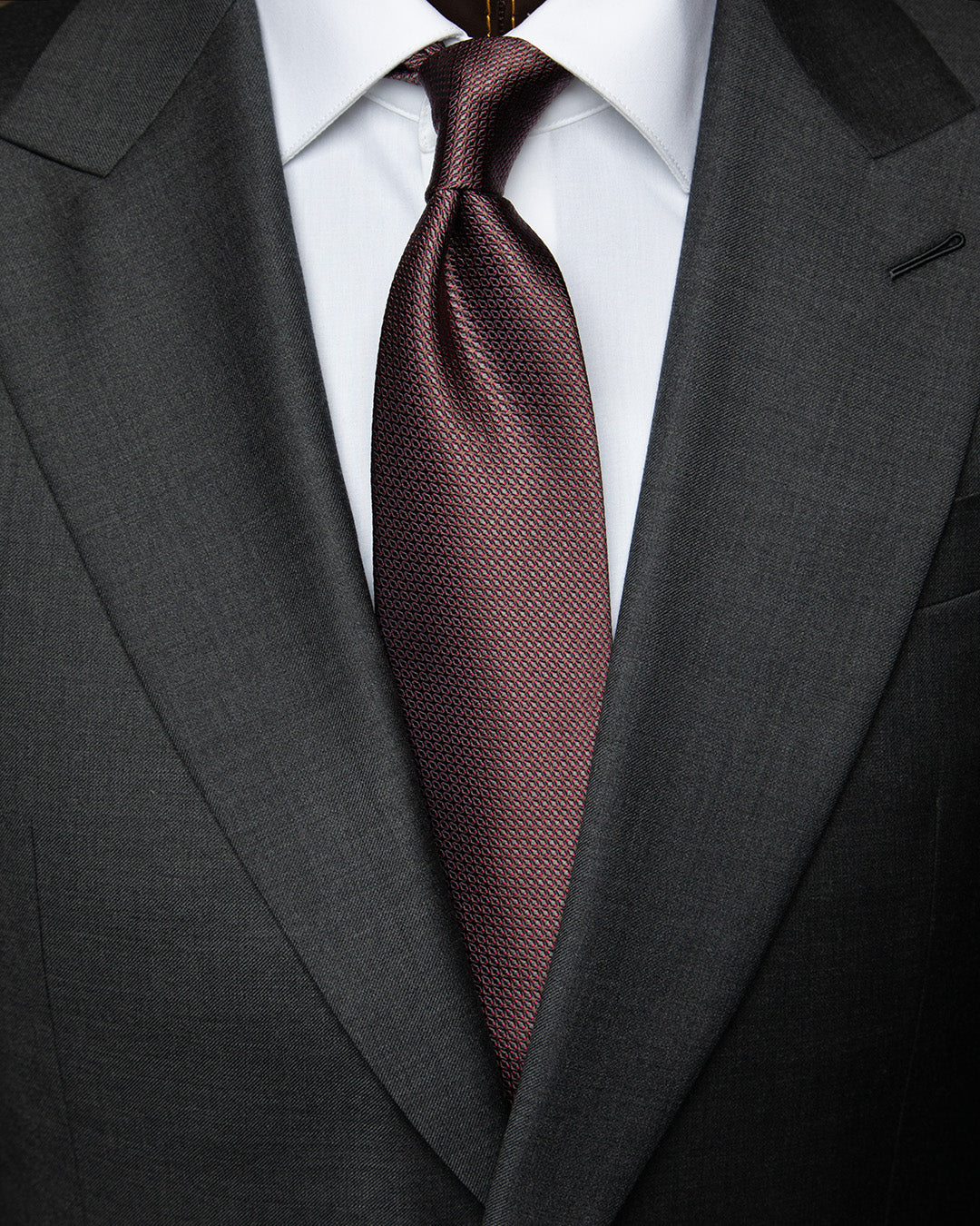 Cravatta Marrone con Micro-Jacquard Rosso