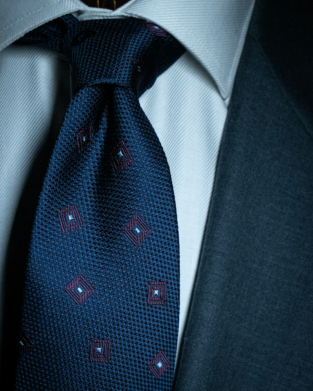 Agostino Blue Tie with Bordeaux Rhombus Pattern