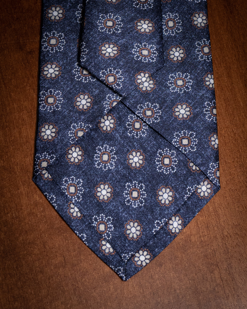 Cravatta Blu con Fiori Marroni e Bianchi