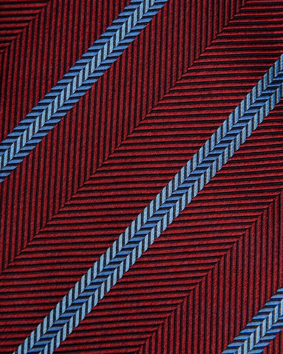 Cravatta Regimental Rossa-Azzurra con Trama Spinata